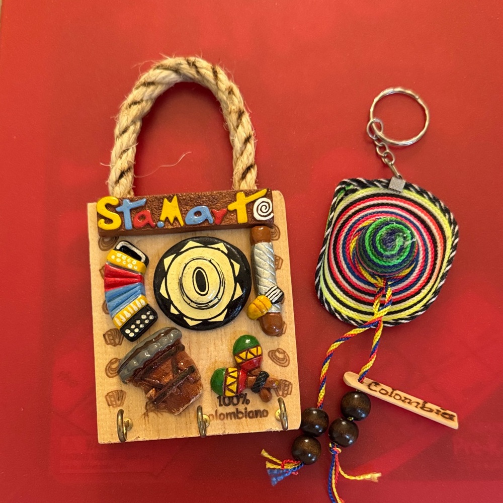 Colombian Souvenir Wooden small hanging hooks & Woven Keychain - Colorful